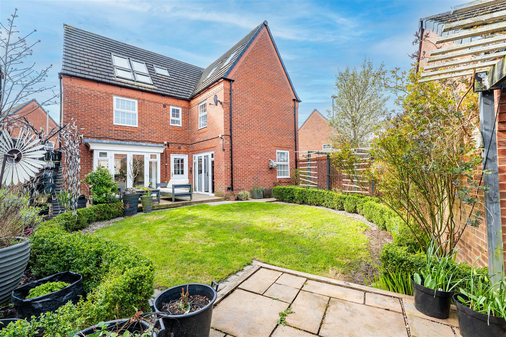 6 bed property in Whiteleaf Place, Leyland
